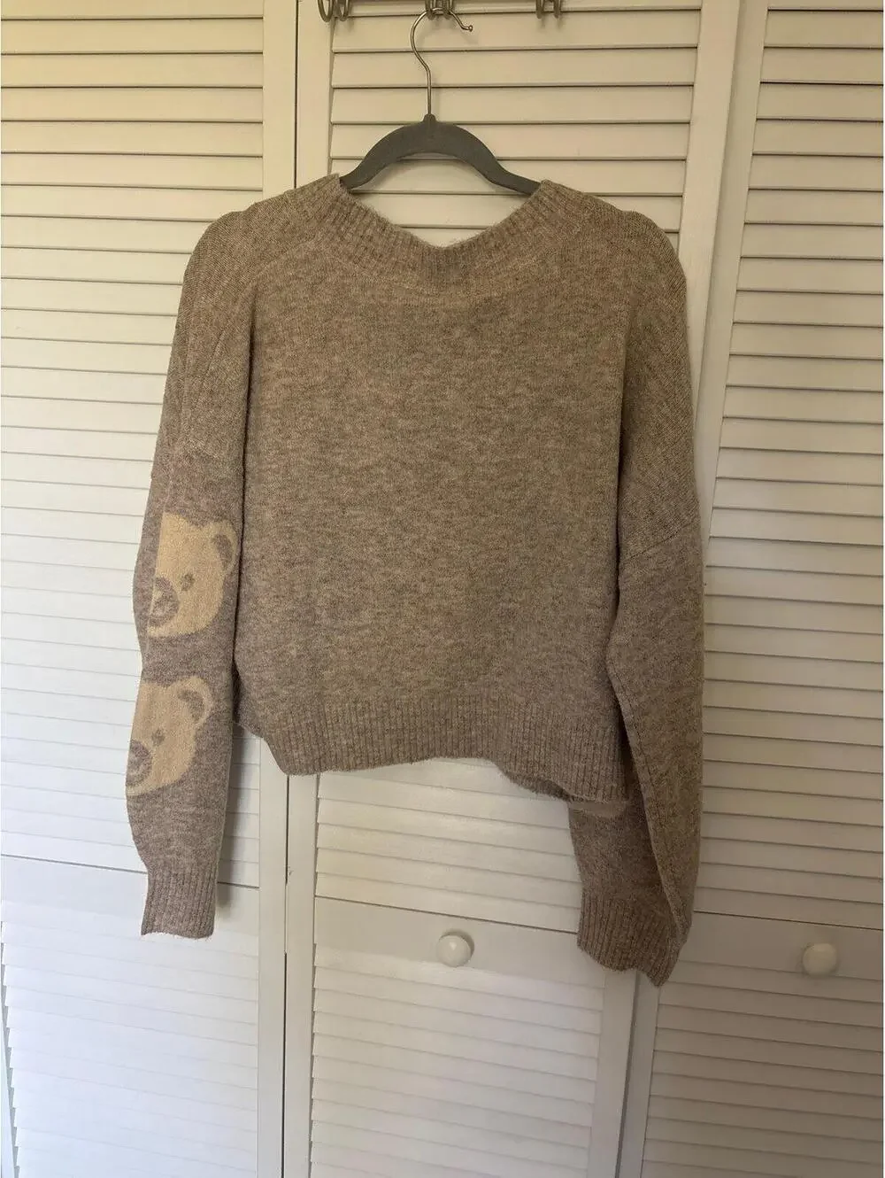 No Boundaries Crewneck Pullover Motif Sleeve Sweater, Women’s